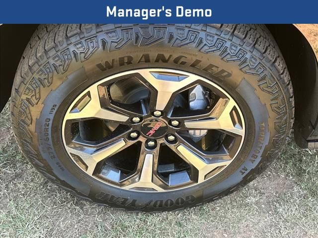 New 2026 GMC Yukon AT4 Ultimate w/ LPO, Floor Liner Package AWD/4WD image 18
