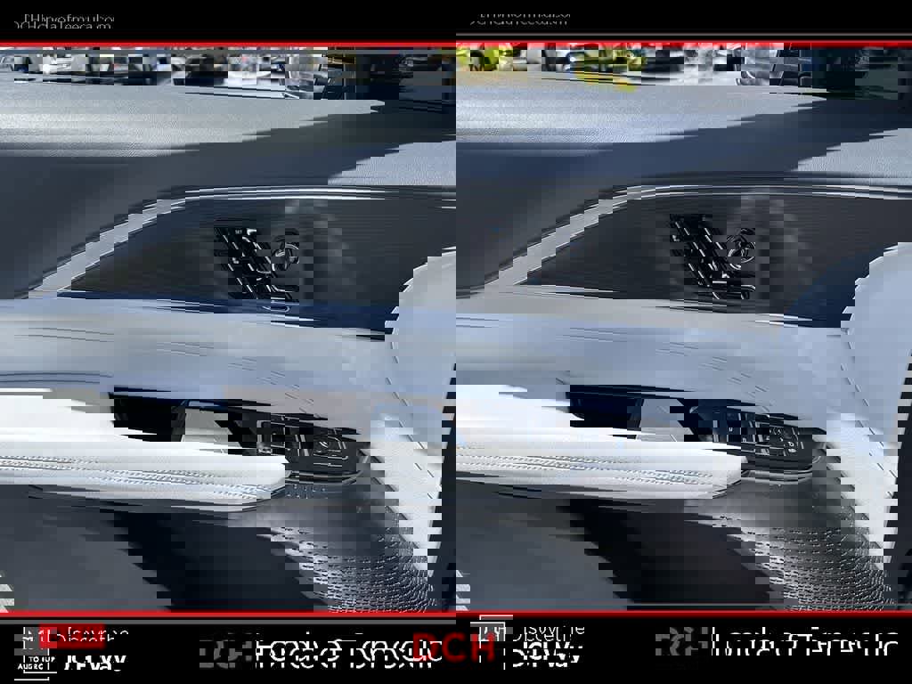 Used 2025 Cadillac Lyriq Luxury AWD/4WD image 17