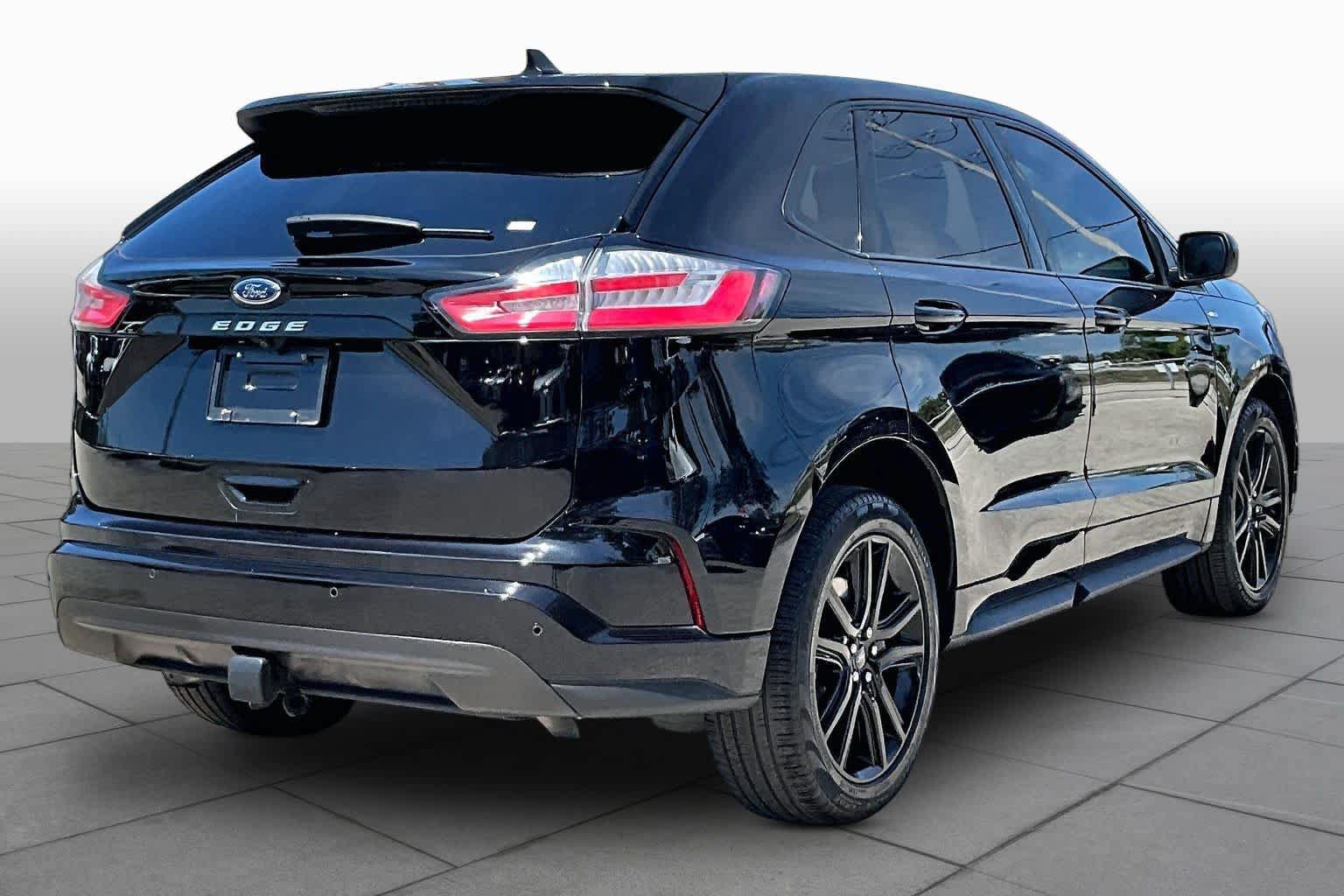 Used 2022 Ford Edge ST-Line w/ Class II Trailer Tow Package AWD/4WD image 24