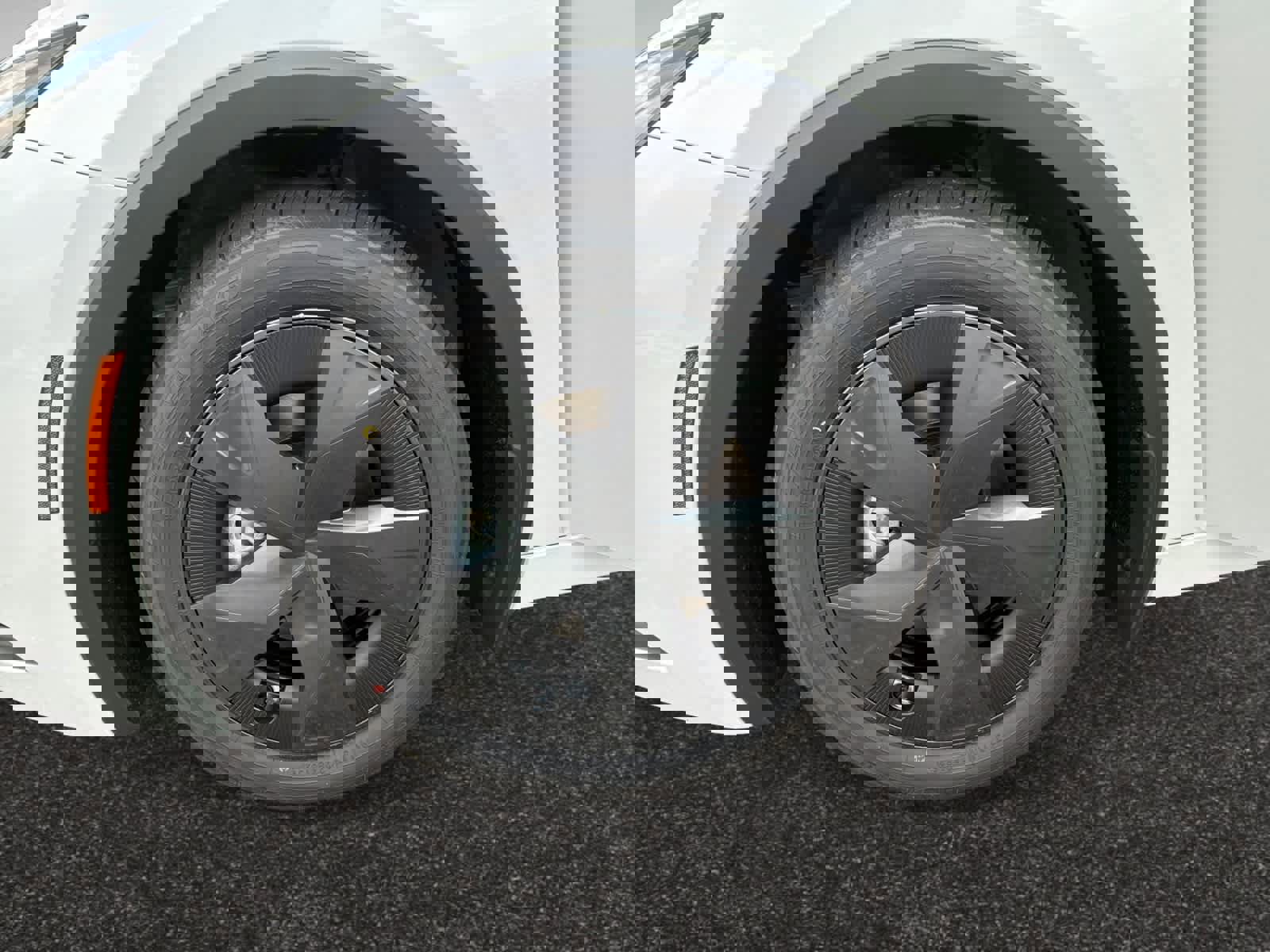 Used 2025 Toyota Prius Plug-In Hybrid image 19