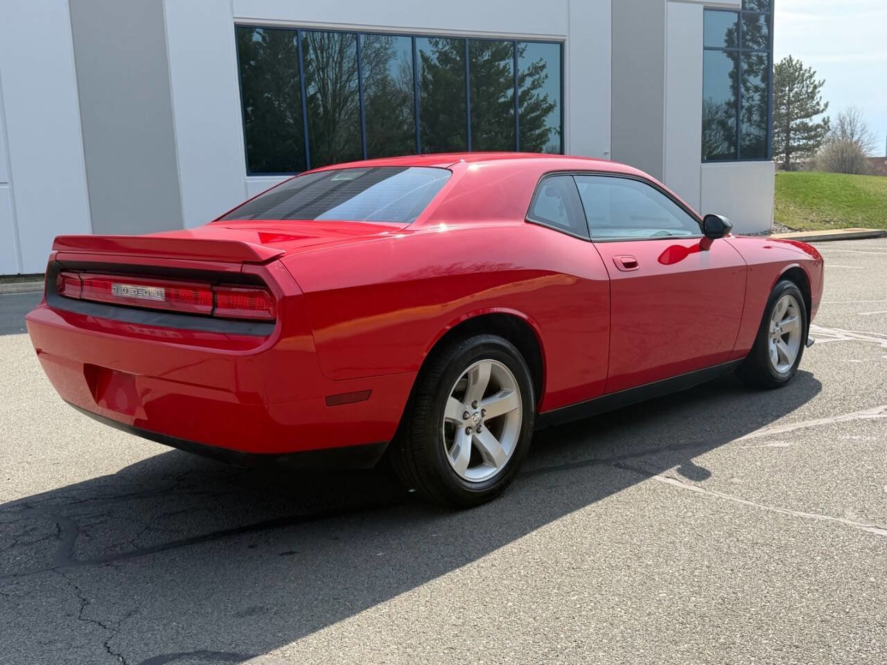 Used 2010 Dodge Challenger SE RWD image 3