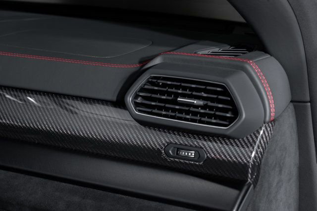 Used 2023 Lamborghini Urus Performante image 19