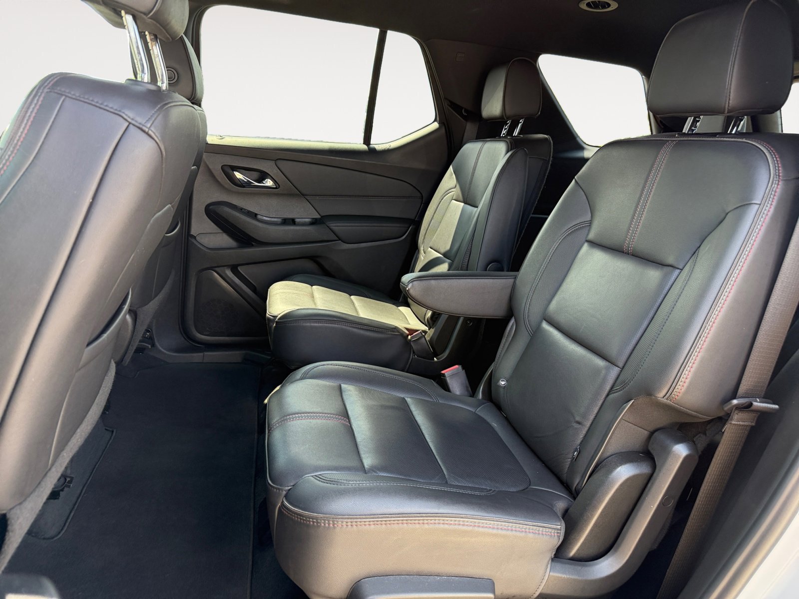 Used 2023 Chevrolet Traverse RS FWD image 13