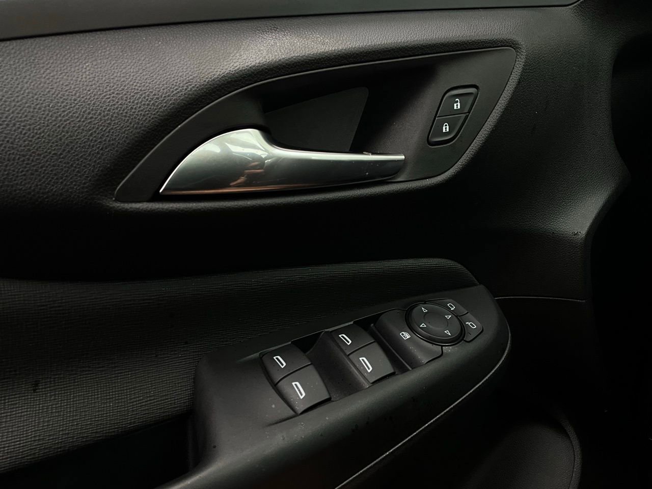 Used 2025 Buick Envista Preferred image 18