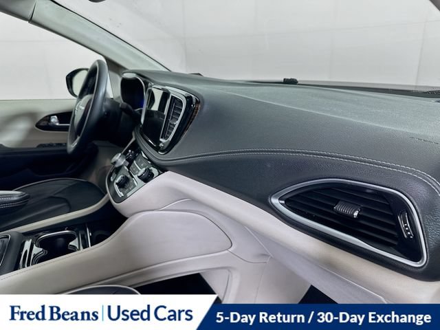 Used 2023 Chrysler Pacifica Limited FWD image 38