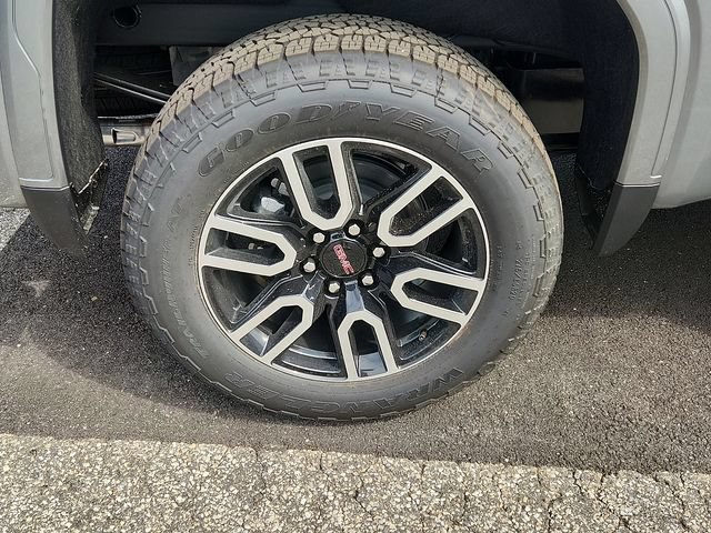 New 2026 GMC Sierra 1500 AT4 w/ Technology Package AWD/4WD image 5