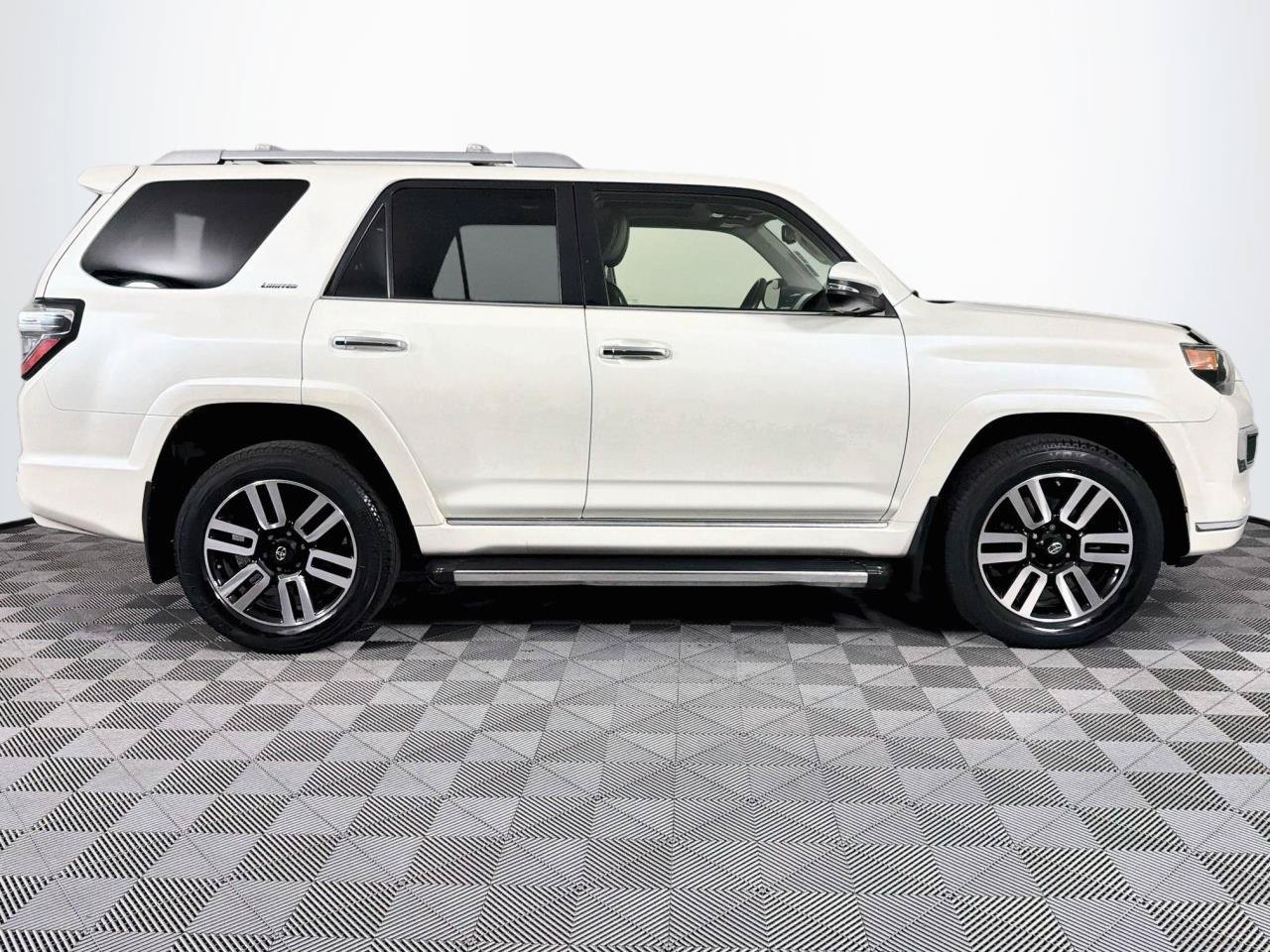 Used 2014 Toyota 4Runner Limited AWD/4WD image 28