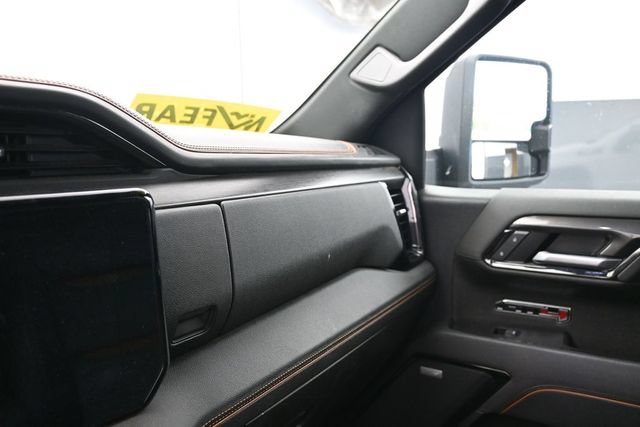 Used 2025 GMC Sierra 1500 AT4 w/ Technology Package AWD/4WD image 19