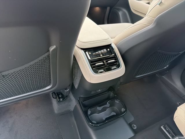 New 2026 Volvo XC90 B6 Plus w/ Protection Package Premier AWD/4WD image 8