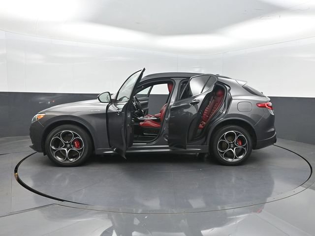 Used 2023 Alfa Romeo Stelvio Veloce AWD/4WD image 38