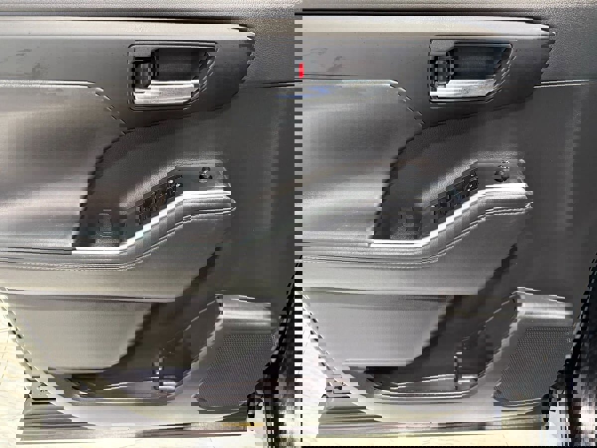 Used 2023 Toyota Highlander XLE image 11