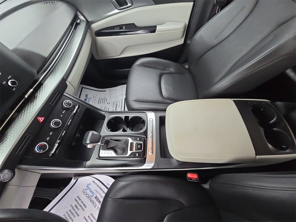 Used 2023 Kia Carnival LX image 14