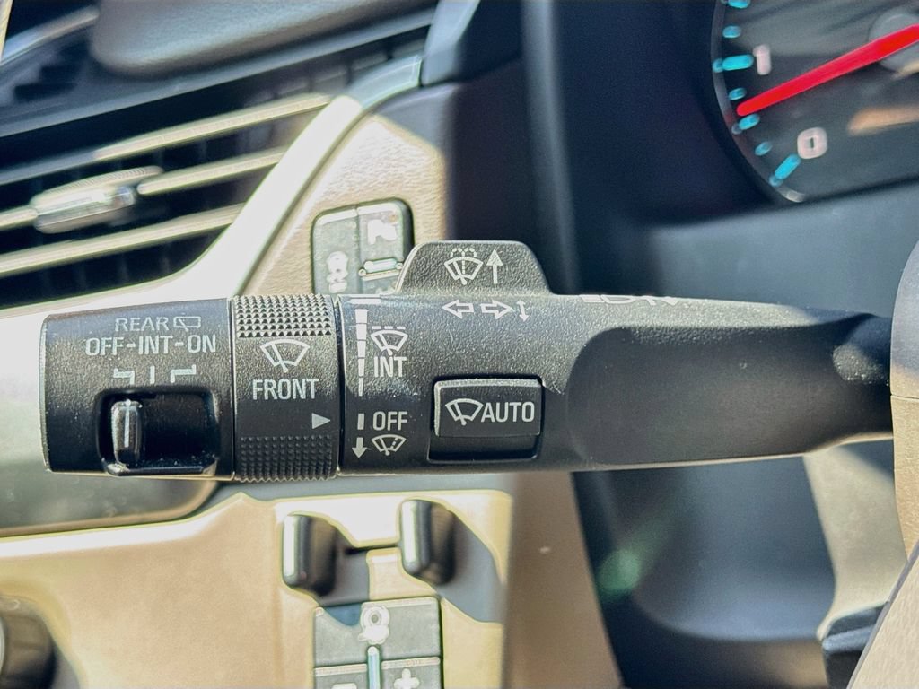 Used 2017 Chevrolet Suburban Premier RWD image 12