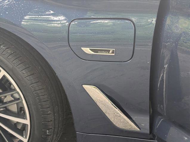 Certified 2023 BMW 530e w/ Convenience Package image 29