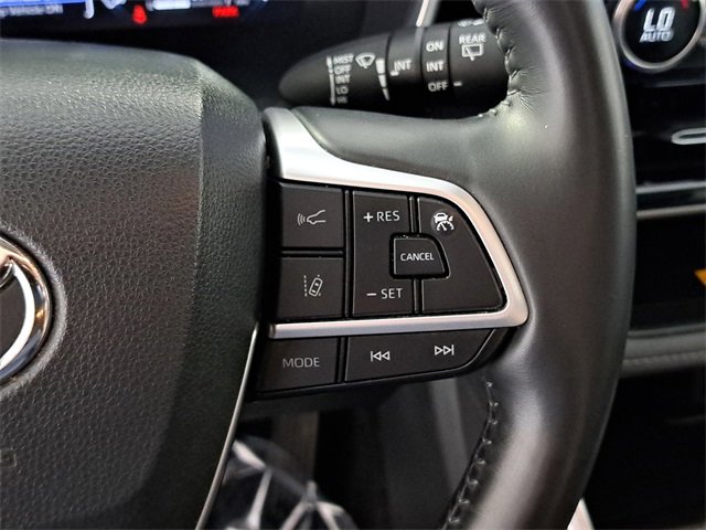 Used 2024 Toyota Highlander Limited image 26
