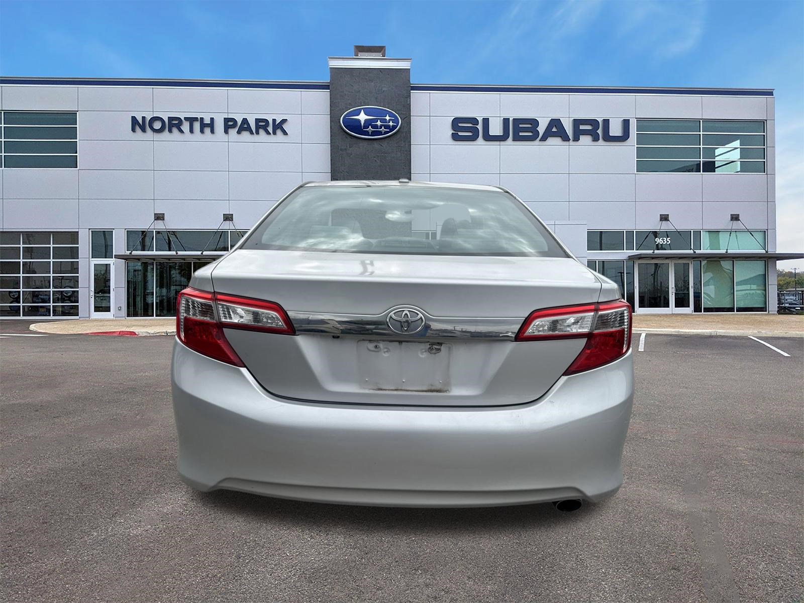 Used 2014 Toyota Camry XLE w/ Convenience Package image 4