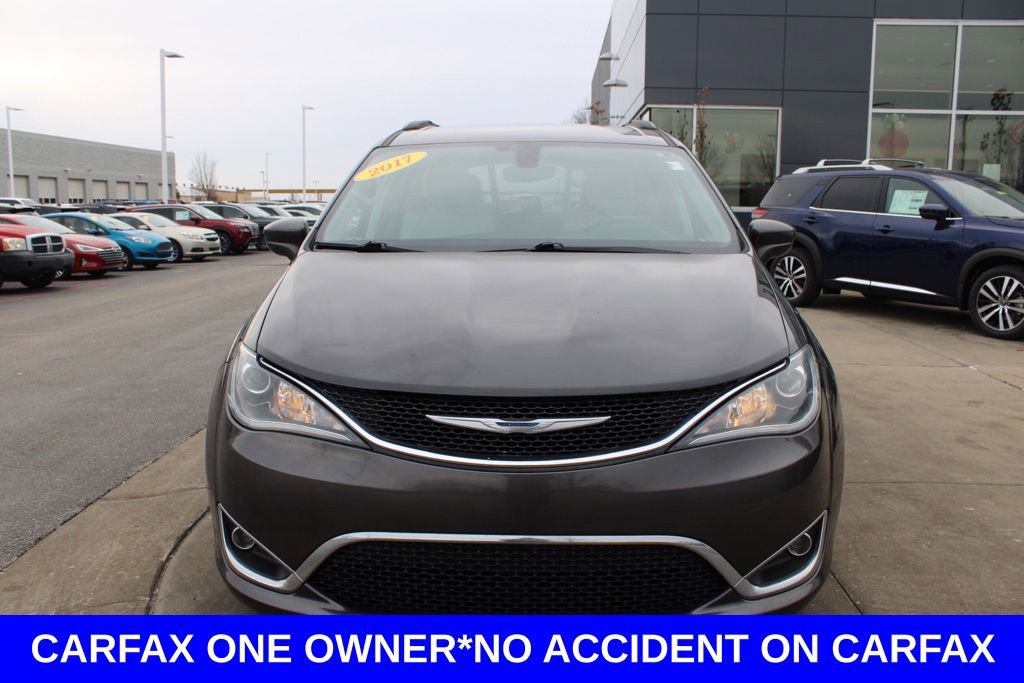 Used 2017 Chrysler Pacifica Touring-L video 2