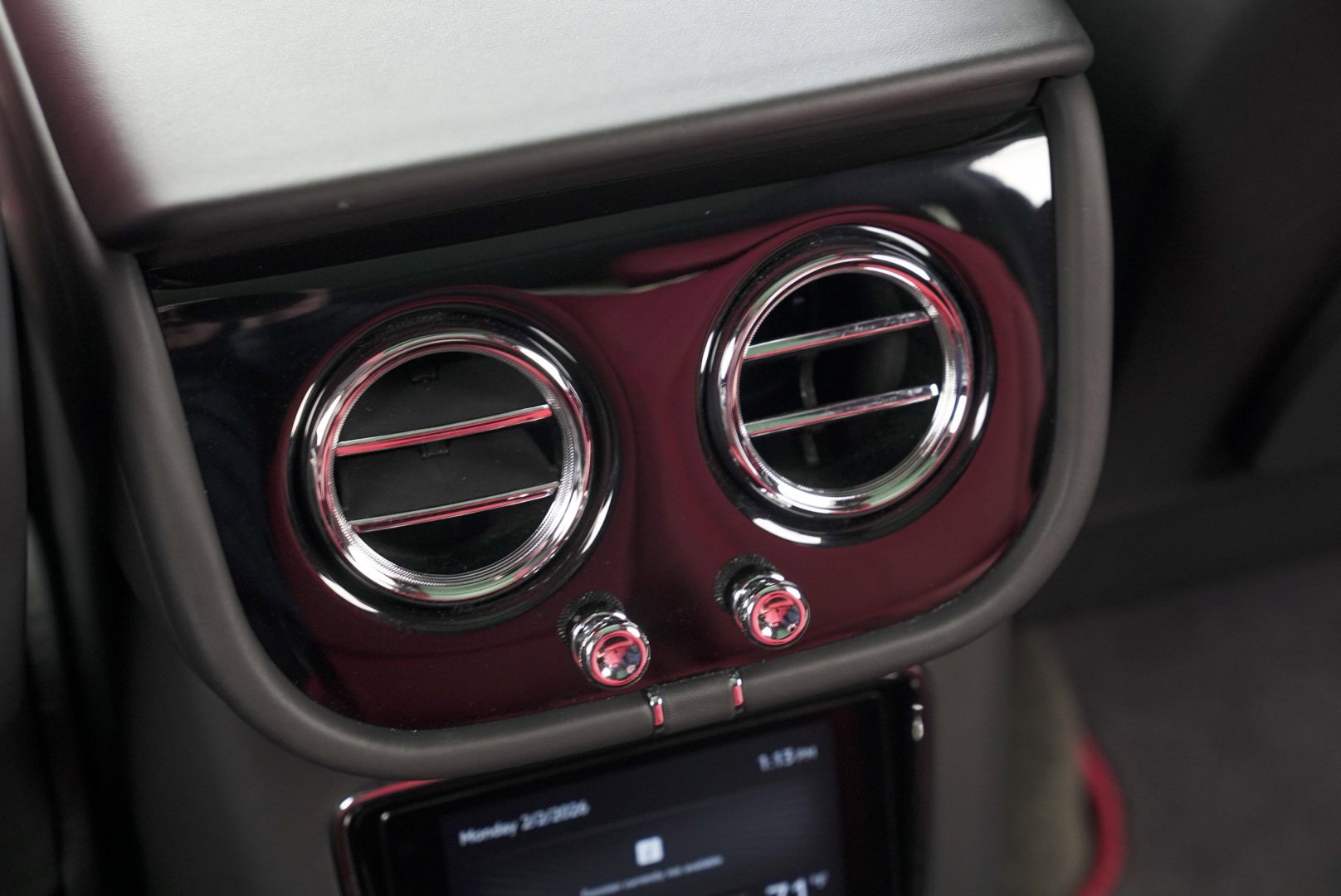 Used 2022 Bentley Bentayga image 29