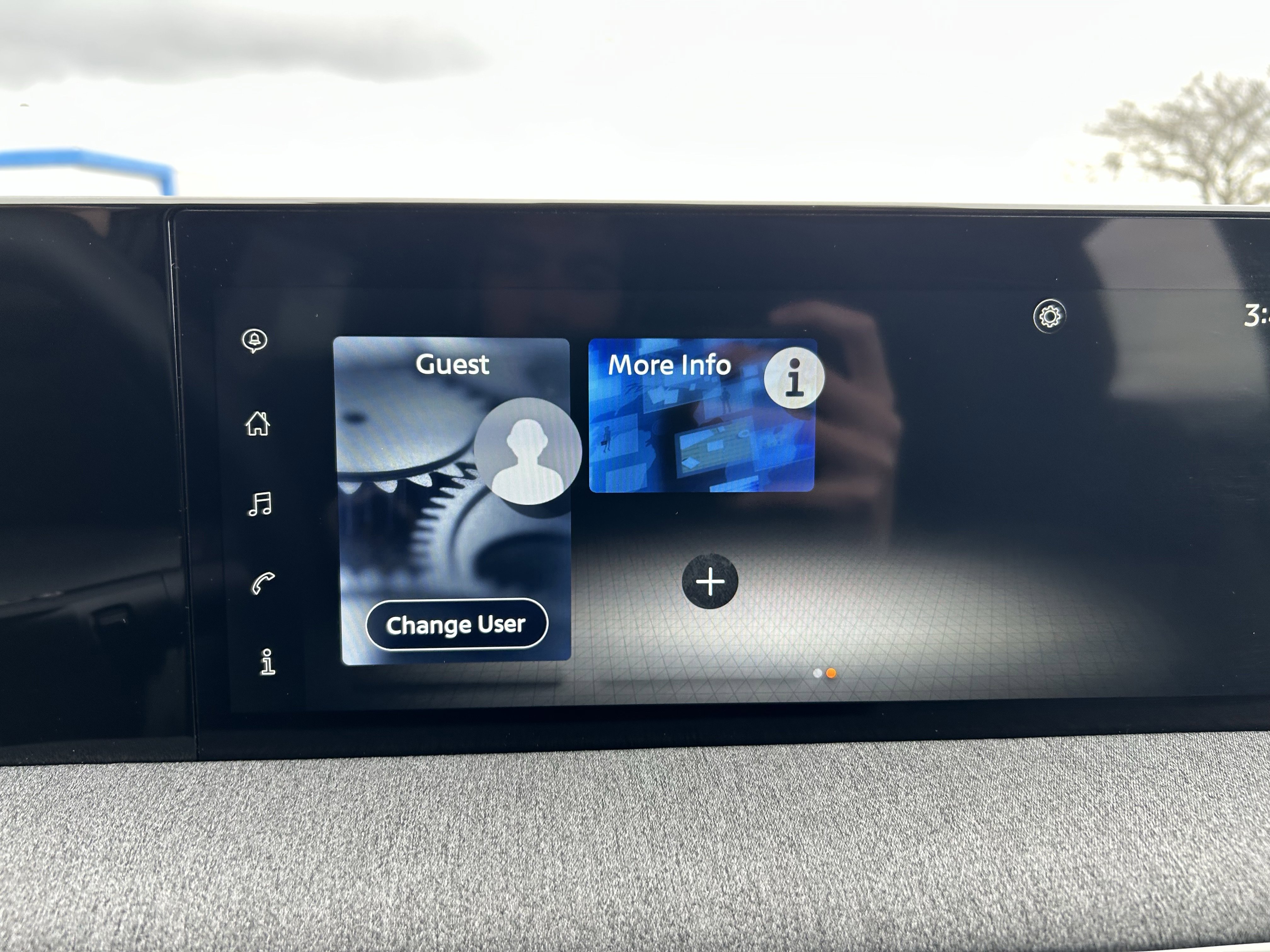 Used 2025 Nissan Kicks SV w/ Charging Package image 13