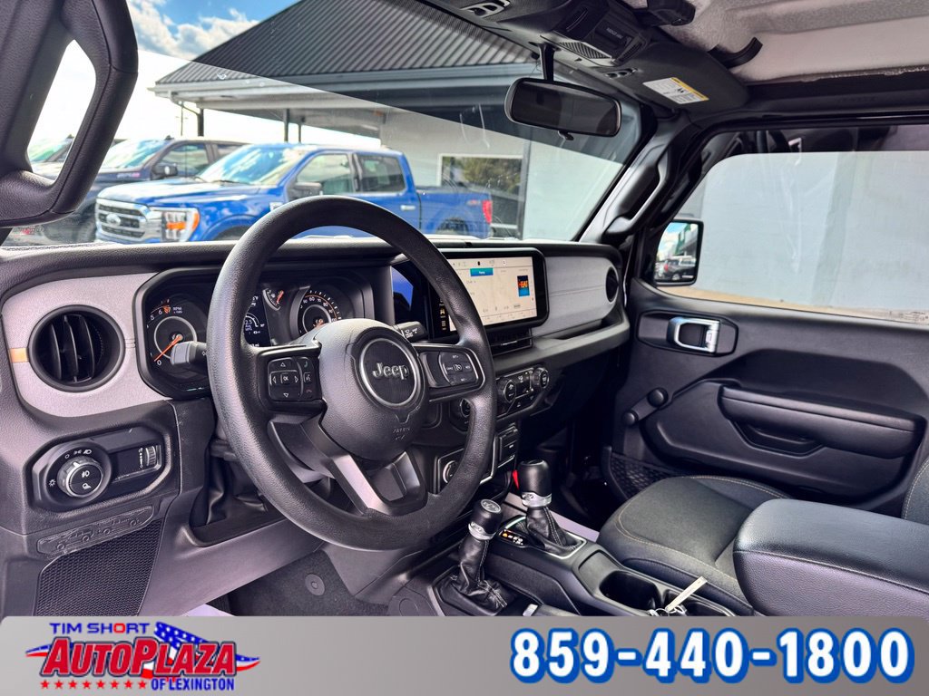 Used 2024 Jeep Gladiator Sport AWD/4WD image 3