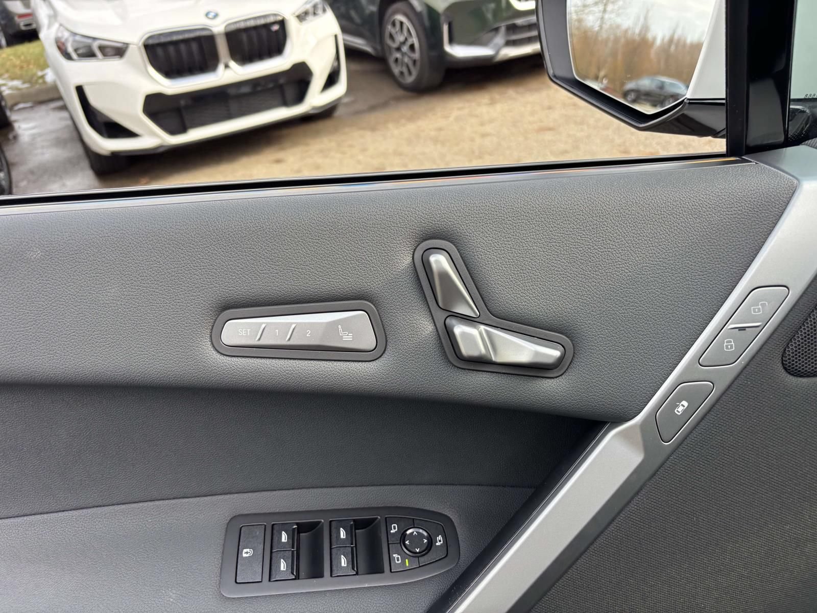 Used 2026 BMW iX xDrive60 w/ M Sport Package AWD/4WD image 12