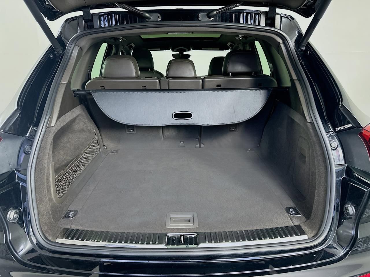 Used 2017 Porsche Cayenne Platinum Edition image 18