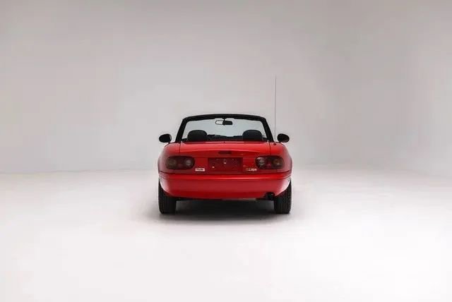 Used 1990 MAZDA MX-5 Miata 2D Convertible image 4