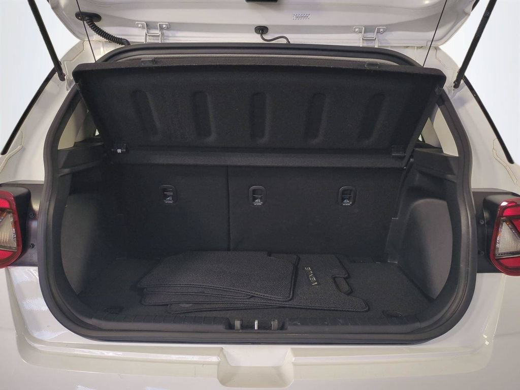 Used 2023 Hyundai Venue SEL FWD image 14
