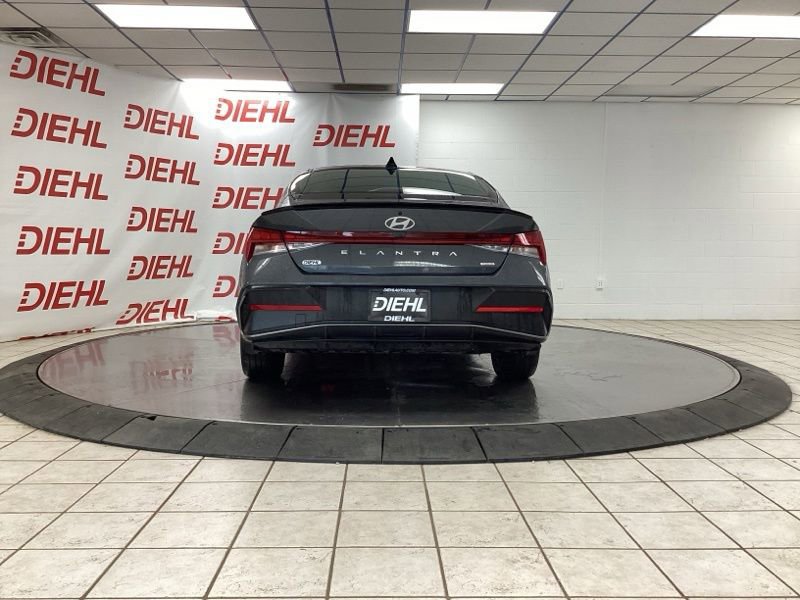 Used 2025 Hyundai Elantra SEL FWD image 6