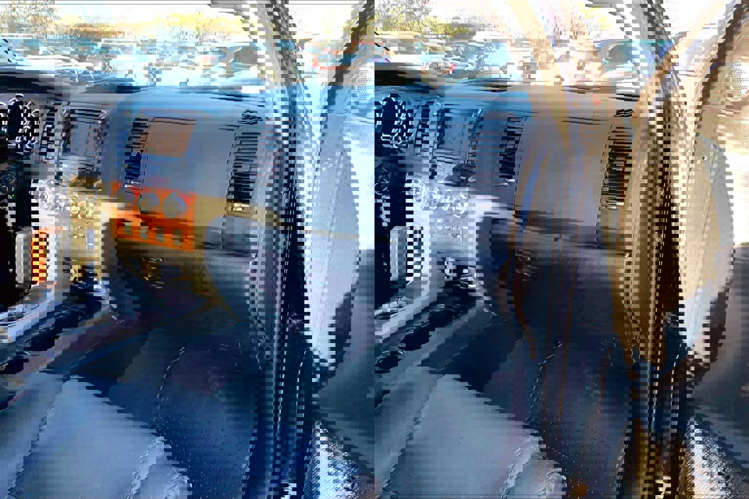 Used 2011 Toyota Tundra Limited w/ Platinum Pkg image 19