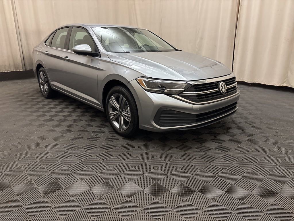 Used 2024 Volkswagen Jetta SE image 3