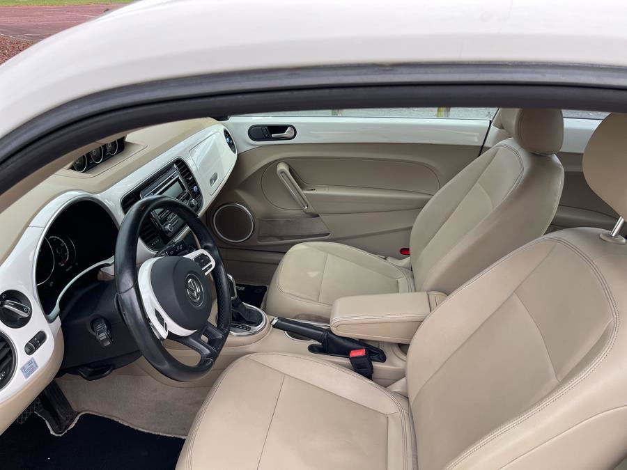 Used 2013 Volkswagen Beetle TDI FWD image 8