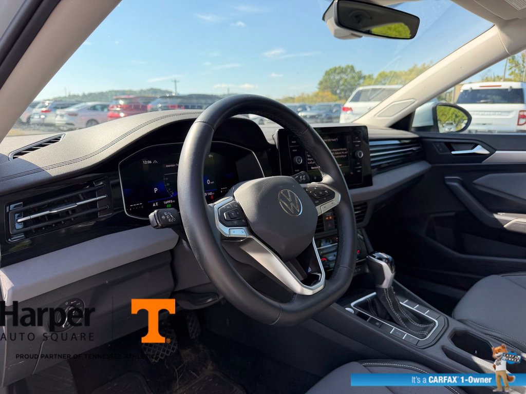 Used 2025 Volkswagen Jetta SE w/ Sunroof Package FWD image 14