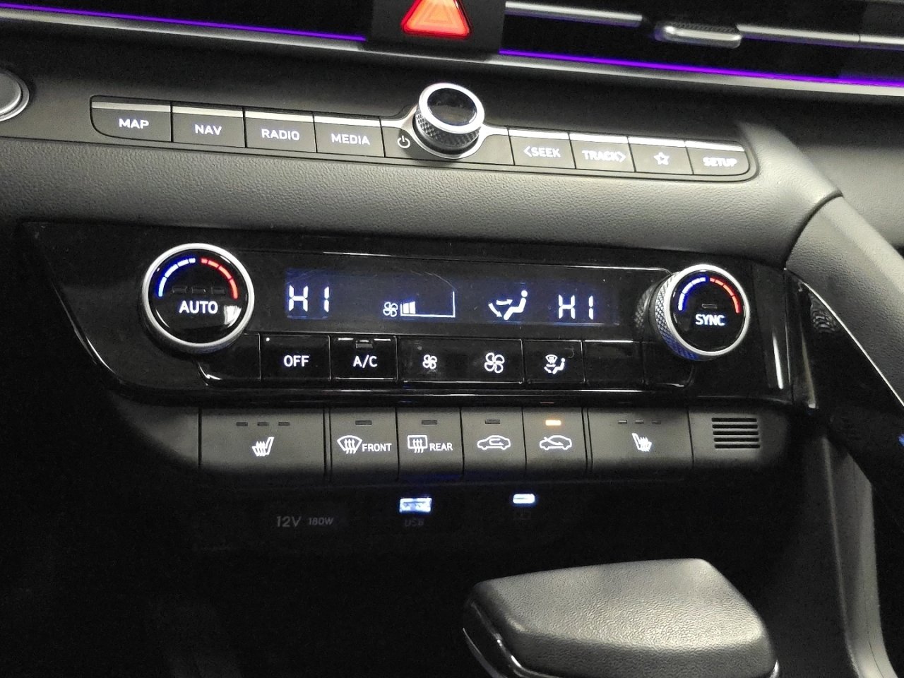 Used 2025 Hyundai Elantra SEL image 8