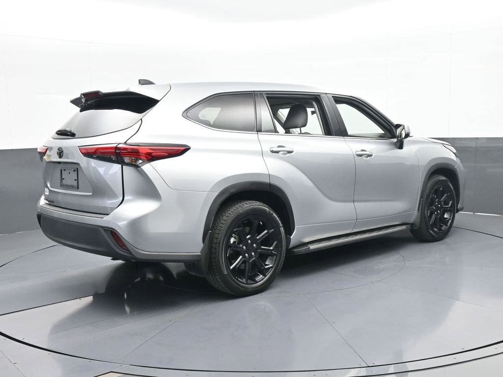 Used 2022 Toyota Highlander L image 6