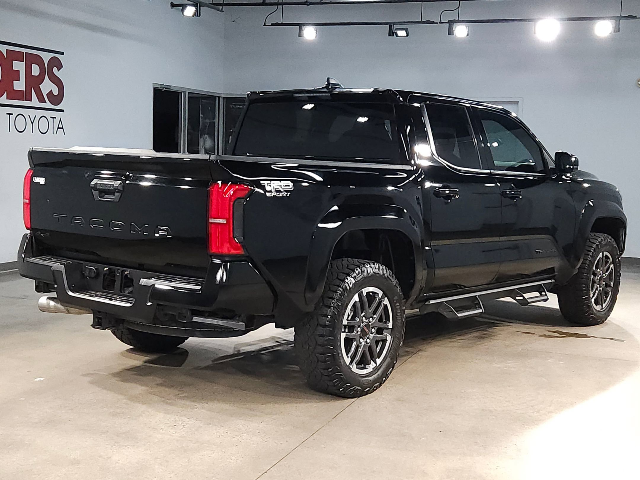 Used 2025 Toyota Tacoma TRD Sport image 7