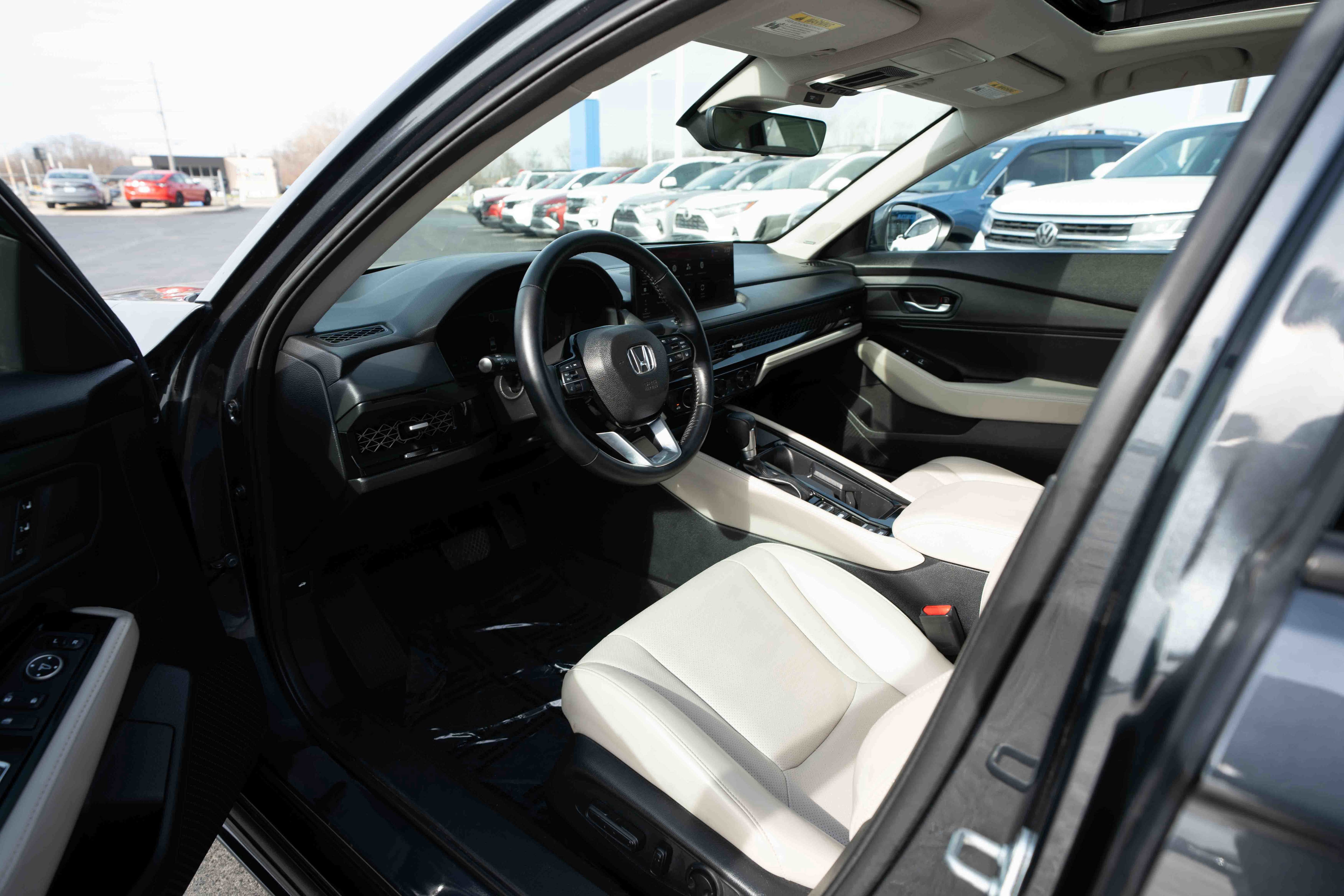 Used 2024 Honda Accord Touring image 8