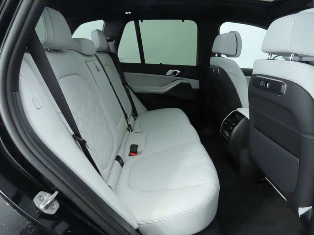Certified 2026 BMW X5 sDrive40i w/ Climate Comfort Package RWD image 24