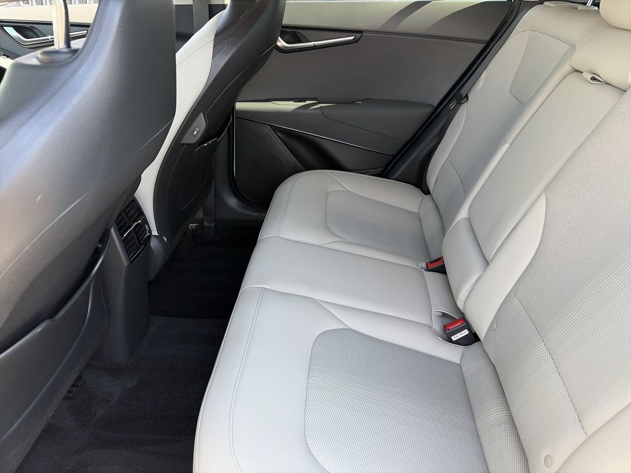 Certified 2024 Kia Niro EX FWD image 16