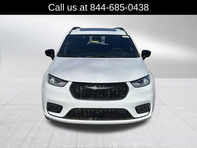 New 2026 Chrysler Pacifica Limited image 2