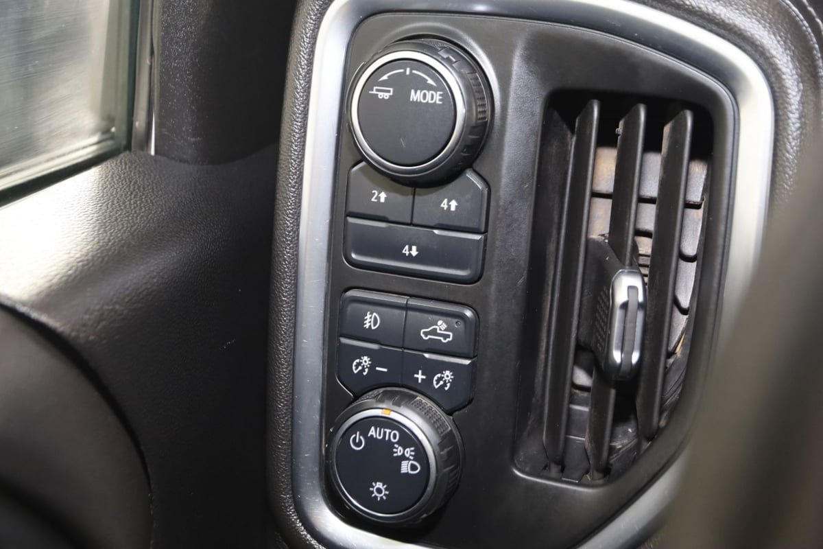 Used 2020 Chevrolet Silverado 2500 LT AWD/4WD image 24