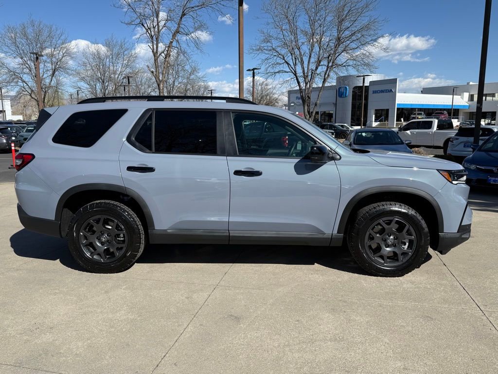 Certified 2025 Honda Pilot TrailSport image 4