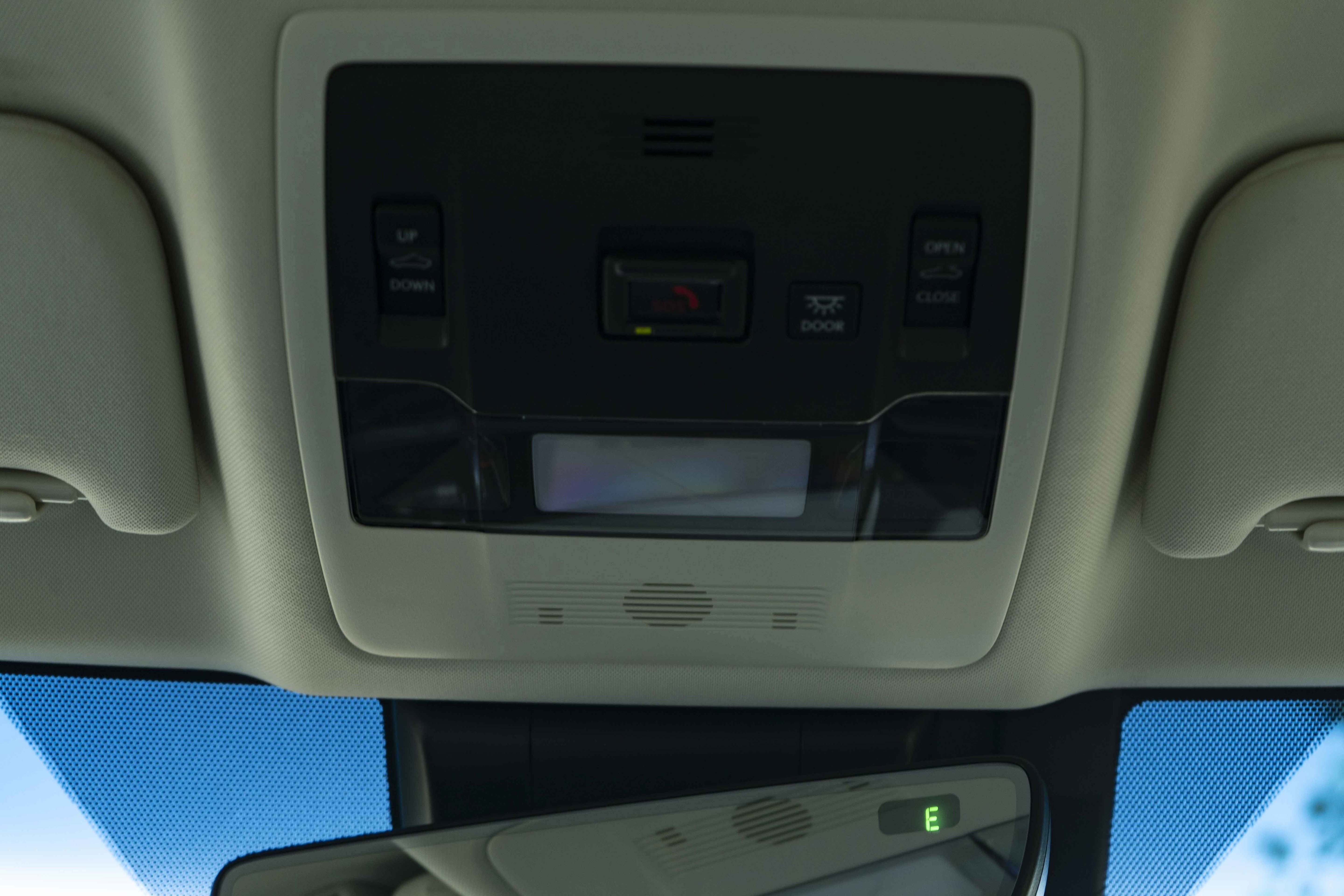 Used 2025 Lexus ES 300h w/ Premium Package image 38