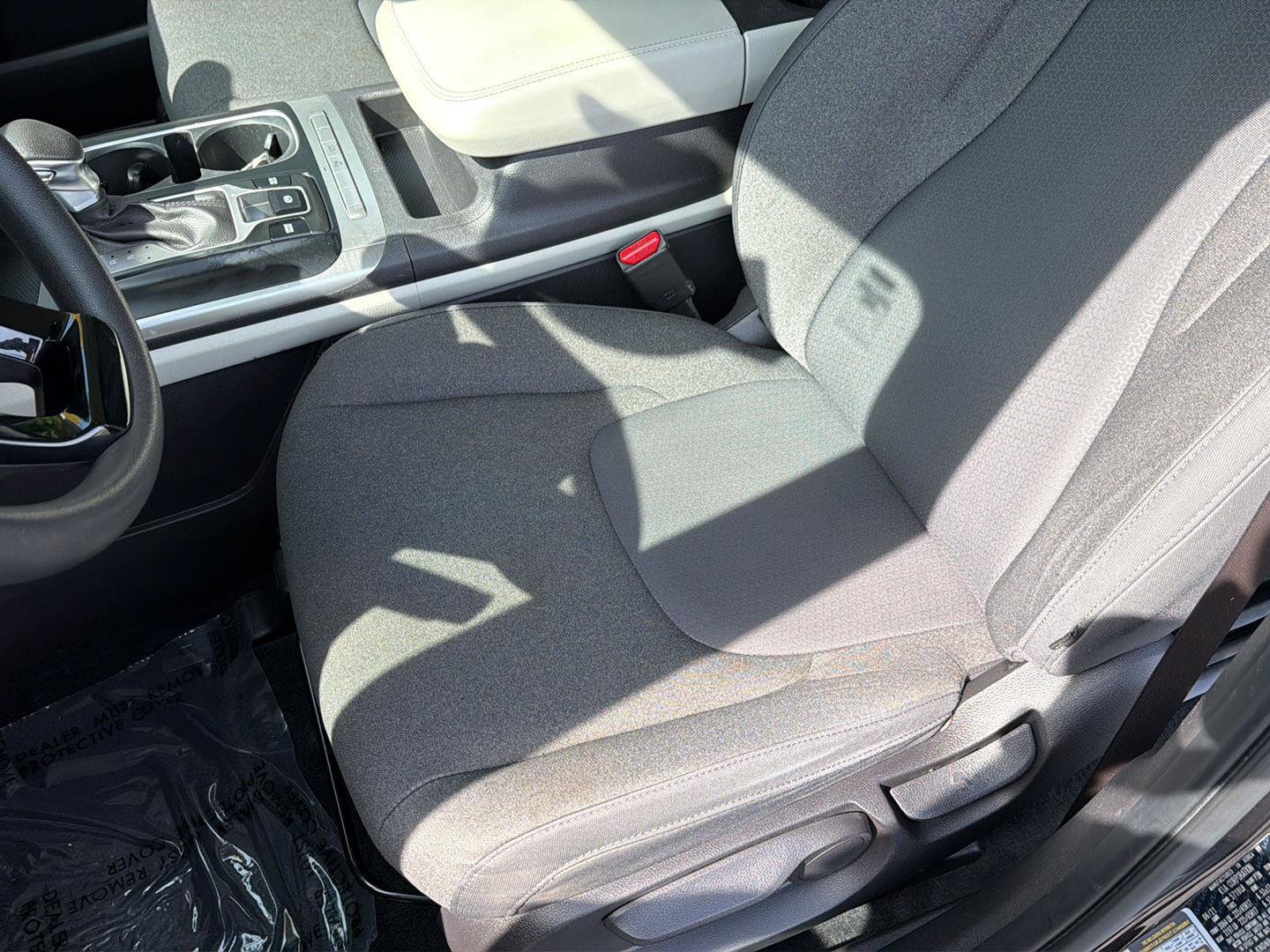 Used 2022 Kia Carnival LX FWD image 27