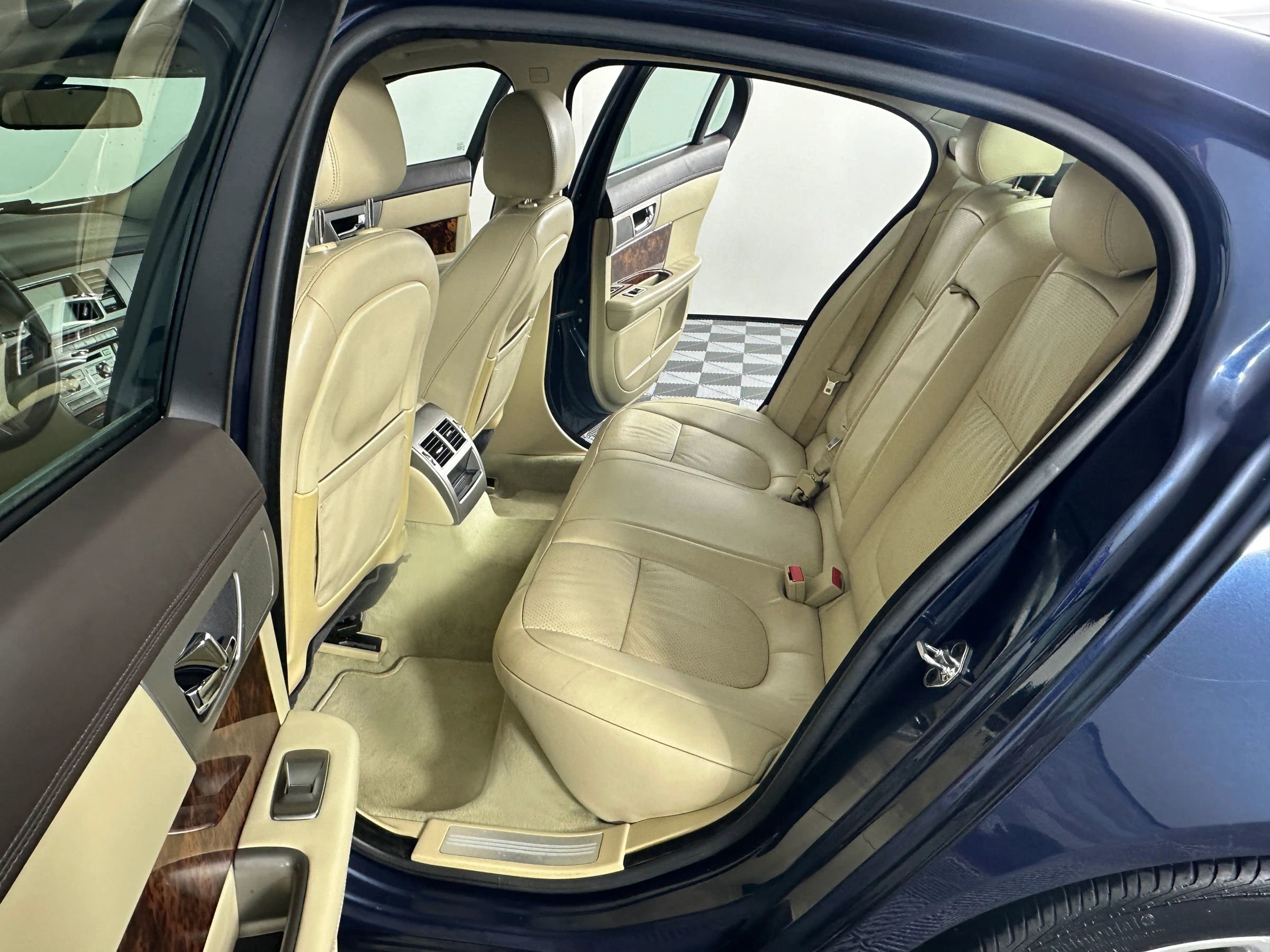 Used 2009 Jaguar XF Premium image 21