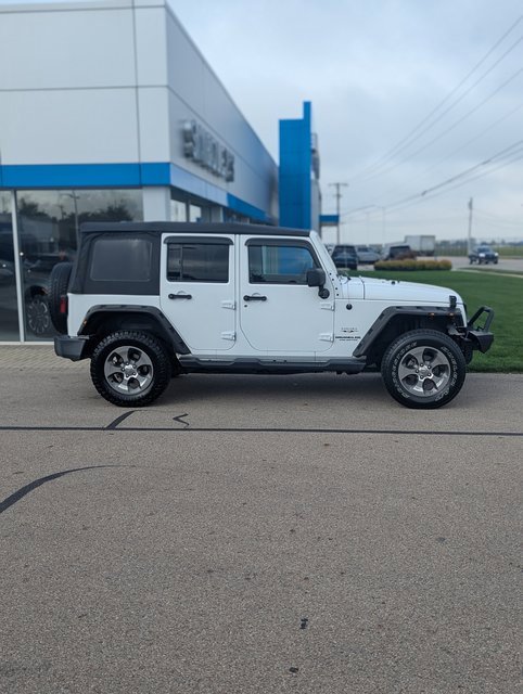 Used 2016 Jeep Wrangler Unlimited Sahara w/ Connectivity Group image 3