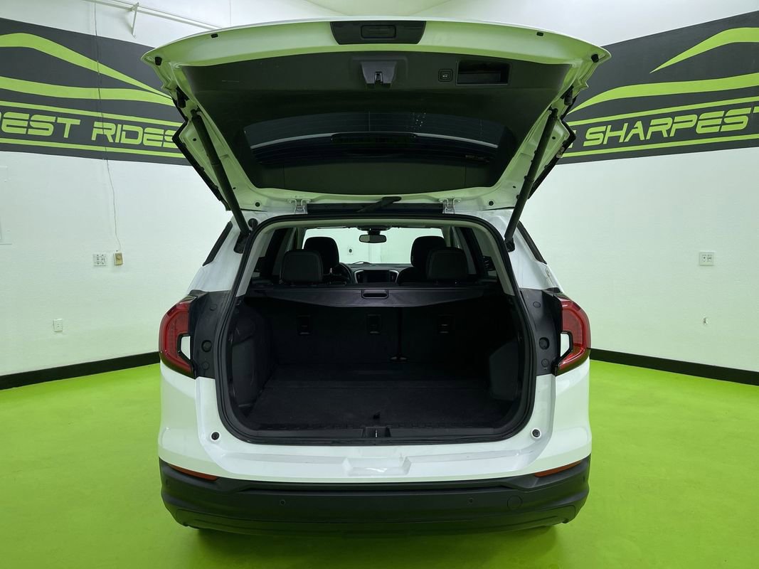 Used 2023 GMC Terrain SLE w/ Driver Convenience Package image 9