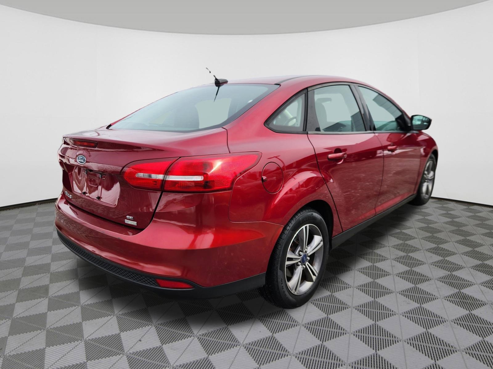 Used 2017 Ford Focus SE image 4