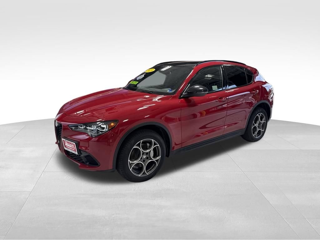 Used 2025 Alfa Romeo Stelvio Sprint w/ Convenience Package AWD/4WD video 2