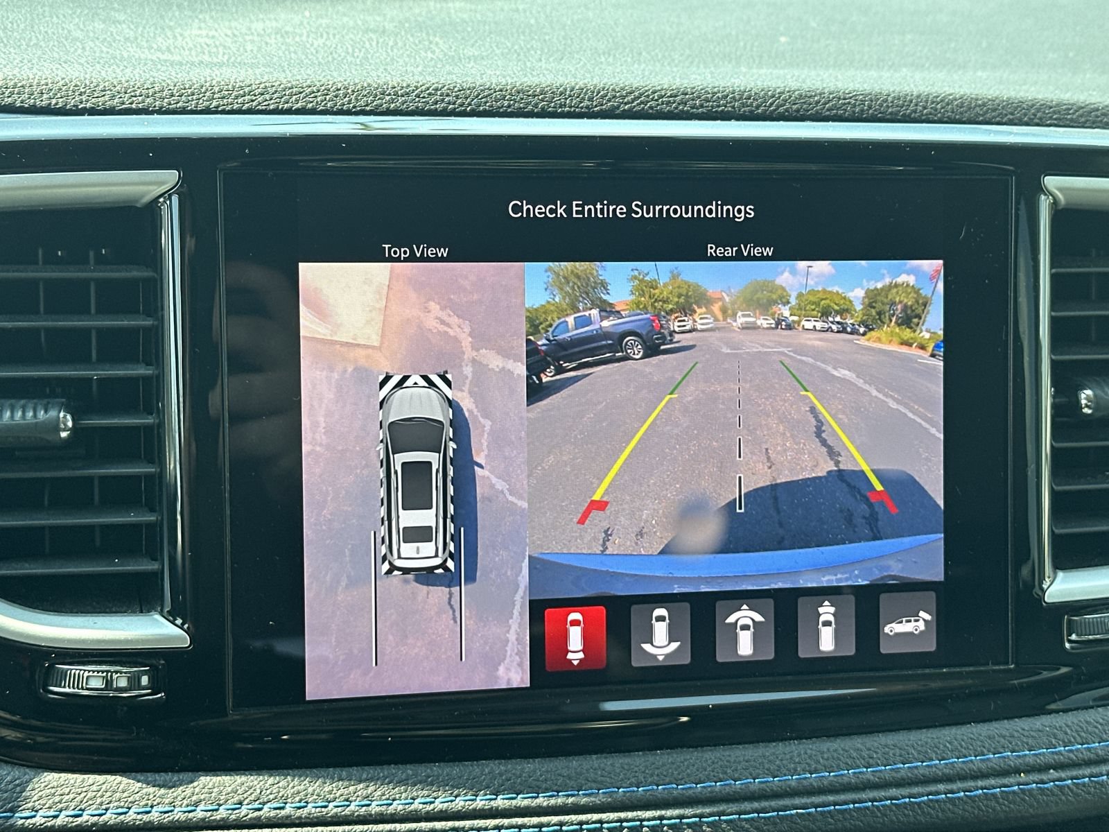 Used 2021 Chrysler Pacifica Touring-L FWD image 27